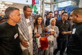 Mandla Mandela And Wife At Airport - Johannesburg