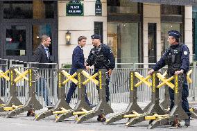 Arrival of party leaders outside the Élysée Palace - Paris AJ