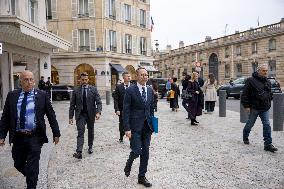 Departure of party leaders outside the Elysee Palace - Paris AJ