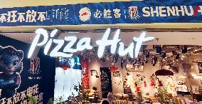 Pizza Hut Co-branded Restaurant with Shanghai Shenhua Football Club