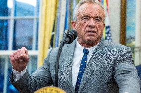 US President Donald Trump announces a drug pricing deal during a press conference in the Oval Office