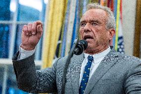 US President Donald Trump announces a drug pricing deal during a press conference in the Oval Office
