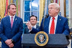 US President Donald Trump announces a drug pricing deal during a press conference in the Oval Office