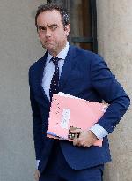 Macron Welcomes Zelensky - Paris