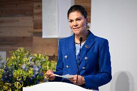 CROWN PRINCESS IN OSAKA