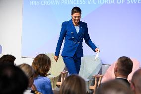 CROWN PRINCESS IN OSAKA