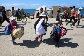 Palestinians Returning to Gaza City - Palestine