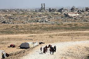 Palestinians Returning to Gaza City - Palestine