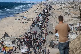 Palestinians Returning to Gaza City - Palestine