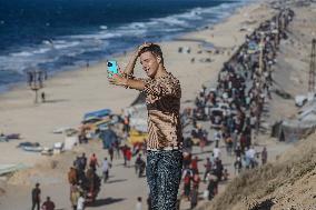 Palestinians Returning to Gaza City - Palestine