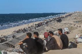Palestinians Returning to Gaza City - Palestine