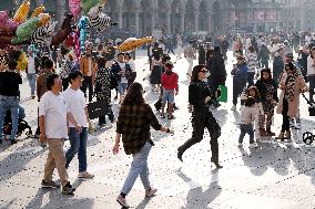 Anne Hathaway filming The Devil Wears Prada 2 in Milan - Italy