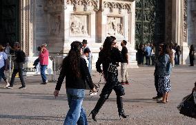 Anne Hathaway filming The Devil Wears Prada 2 in Milan - Italy