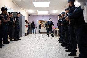 French PM Sebastien Lecornu Visits A Police Station - Hay-les-Roses