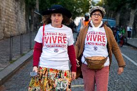 Anne Hidalgo Faced Protesters At Fête des Vendanges - Montmartre
