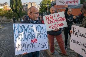 Anne Hidalgo Faced Protesters At Fête des Vendanges - Montmartre