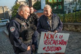 Anne Hidalgo Faced Protesters At Fête des Vendanges - Montmartre