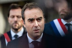 French PM Sebastien Lecornu Visits A Police Station - Hay-les-Roses