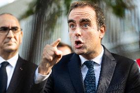 French PM Sebastien Lecornu Visits A Police Station - Hay-les-Roses