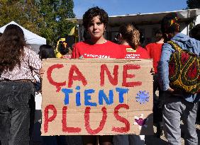 Mobilization Of Associations Against Budget Cuts - Paris