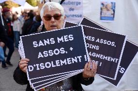 Mobilization Of Associations Against Budget Cuts - Paris