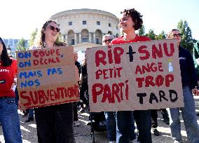 Mobilization Of Associations Against Budget Cuts - Paris