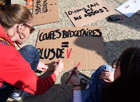 Mobilization Of Associations Against Budget Cuts - Paris