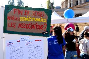 Mobilization Of Associations Against Budget Cuts - Paris