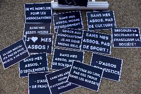 Mobilization Of Associations Against Budget Cuts - Paris