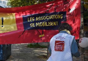 Mobilization Of Associations Against Budget Cuts - Paris