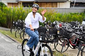 THE CROWN PRINCESS COUPLE AT TESHIMA