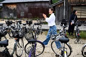 THE CROWN PRINCESS COUPLE AT TESHIMA