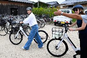 THE CROWN PRINCESS COUPLE AT TESHIMA