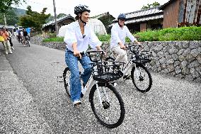 THE CROWN PRINCESS COUPLE AT TESHIMA