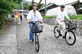 THE CROWN PRINCESS COUPLE AT TESHIMA
