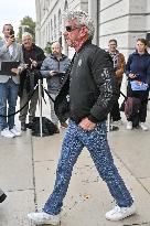 EXCLU 17th Lumiere Film Festival Sean Penn Valeria Nicov Out Of Hotel