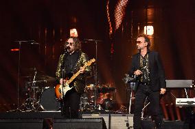 Matmatah Performs At The Accor Arena - Paris