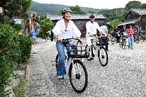 THE CROWN PRINCESS COUPLE AT TESHIMA