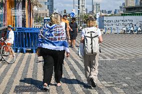 Charles Clore Beach in Tel Avi