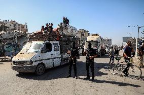 Displaced Palestinians Returning North After Ceasefire - Gaza