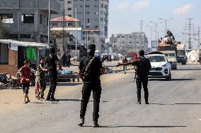 Displaced Palestinians Returning North After Ceasefire - Gaza