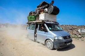 Displaced Palestinians Returning North After Ceasefire - Gaza