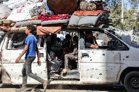 Displaced Palestinians Returning North After Ceasefire - Gaza