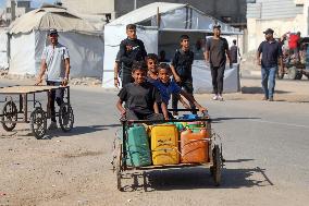 Displaced Palestinians Returning North After Ceasefire - Gaza