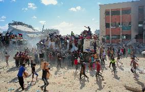 Aid Enters Khan Yunis - Palestine