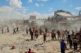 Aid Enters Khan Yunis - Palestine