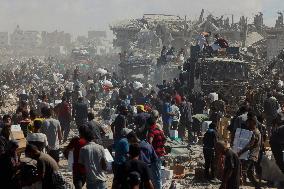 Aid Enters Khan Yunis - Palestine