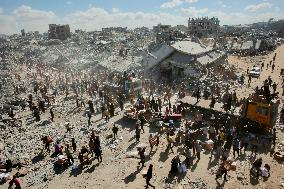 Aid Enters Khan Yunis - Palestine