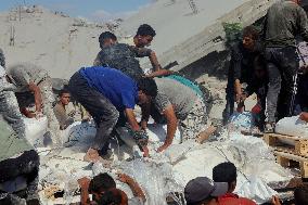 Aid Enters Khan Yunis - Palestine