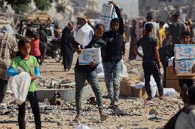 Aid Enters Khan Yunis - Palestine